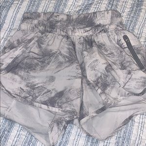 Gray and white leaf lululemon tracker shorts 4”